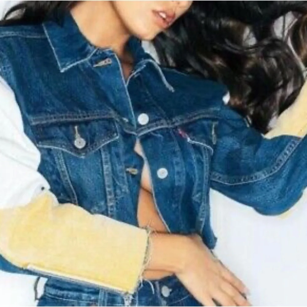 Vintage Levi’s cropped jean jacket - Picture 1 of 7